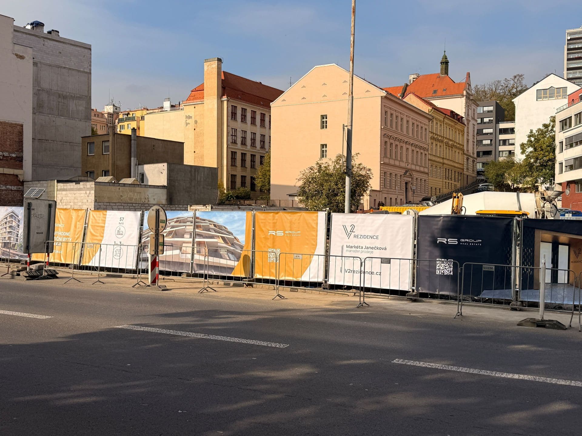 V2 Rezidence: Pokračují práce na založení stavby - 116