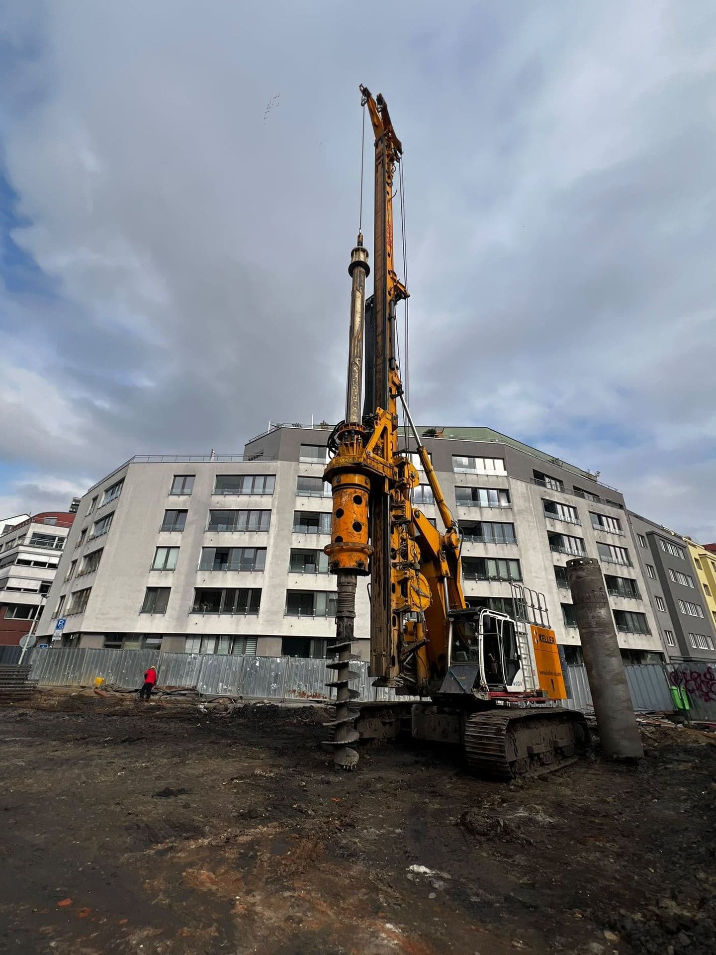 V2 Rezidence: Pokračují práce na založení stavby - 108
