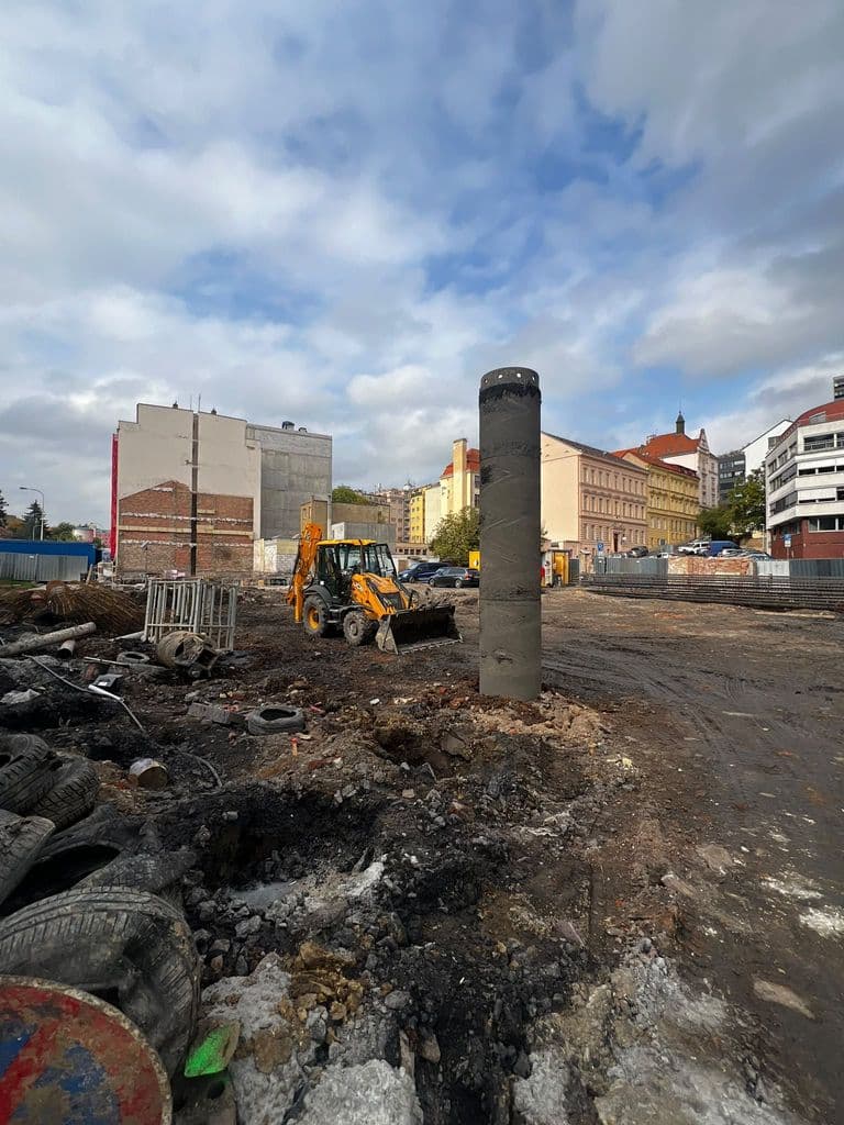 V2 Rezidence: Pokračují práce na založení stavby